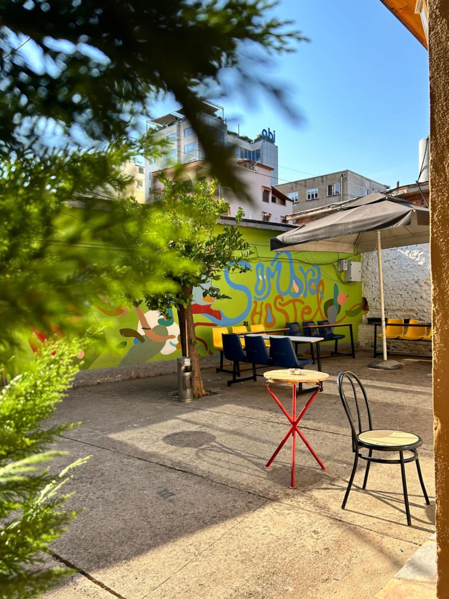D1 Hostel Tirana Esterno foto