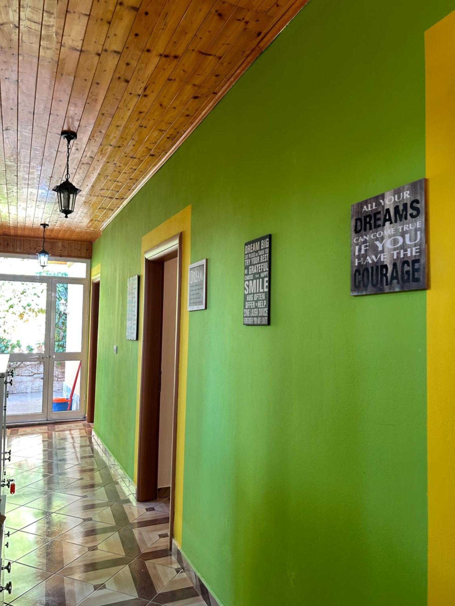 D1 Hostel Tirana Esterno foto