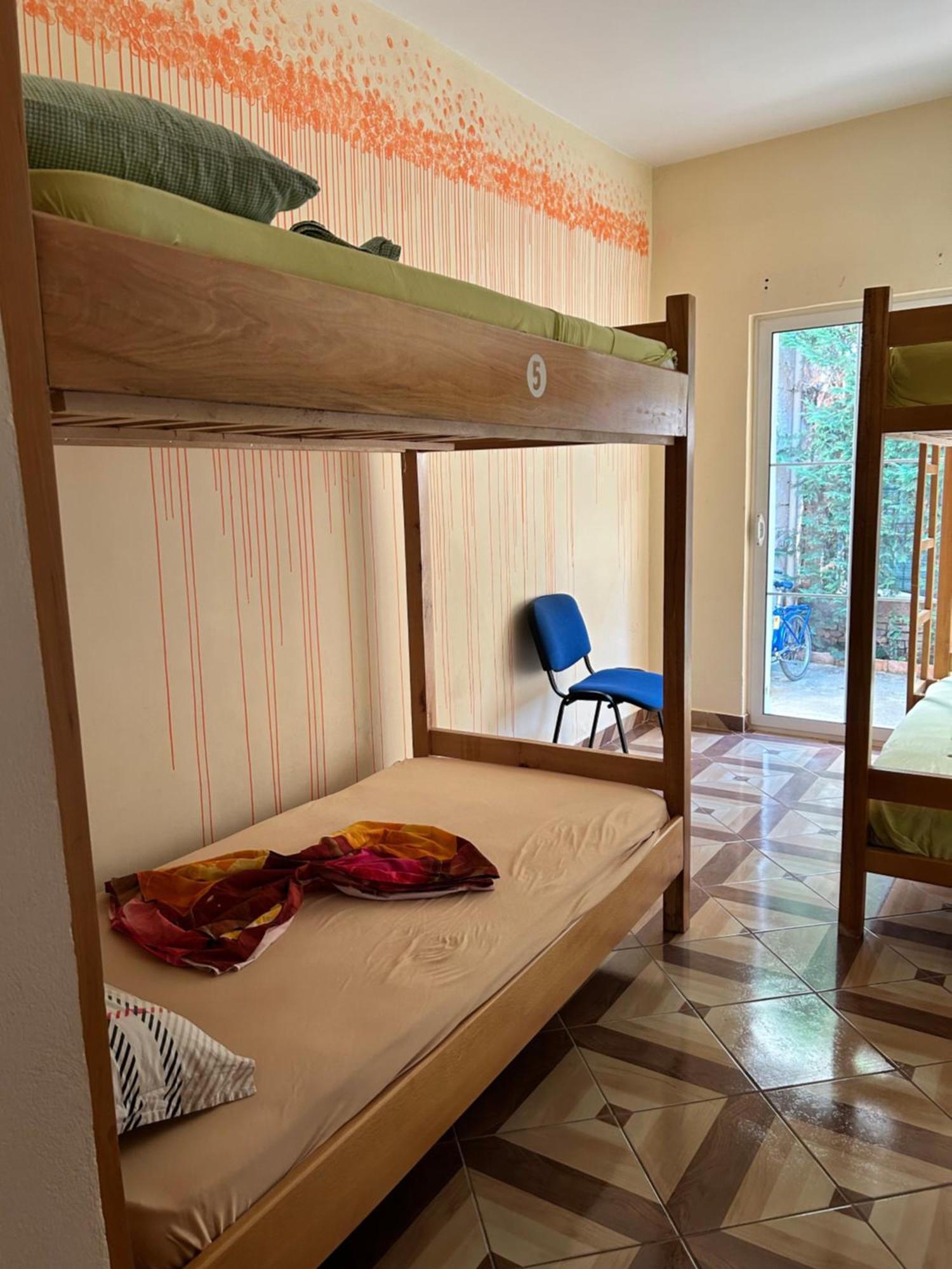 D1 Hostel Tirana Esterno foto