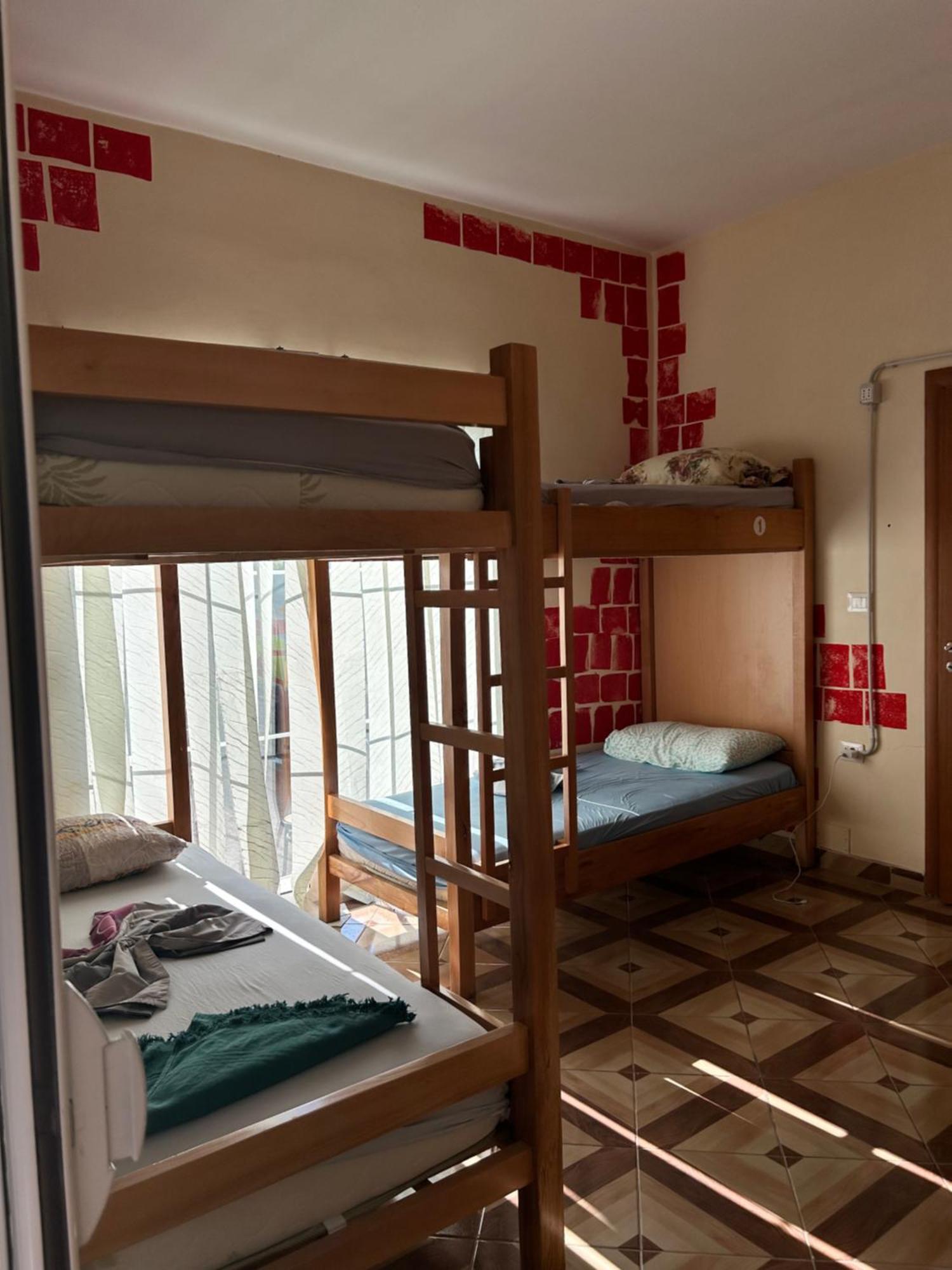 D1 Hostel Tirana Esterno foto